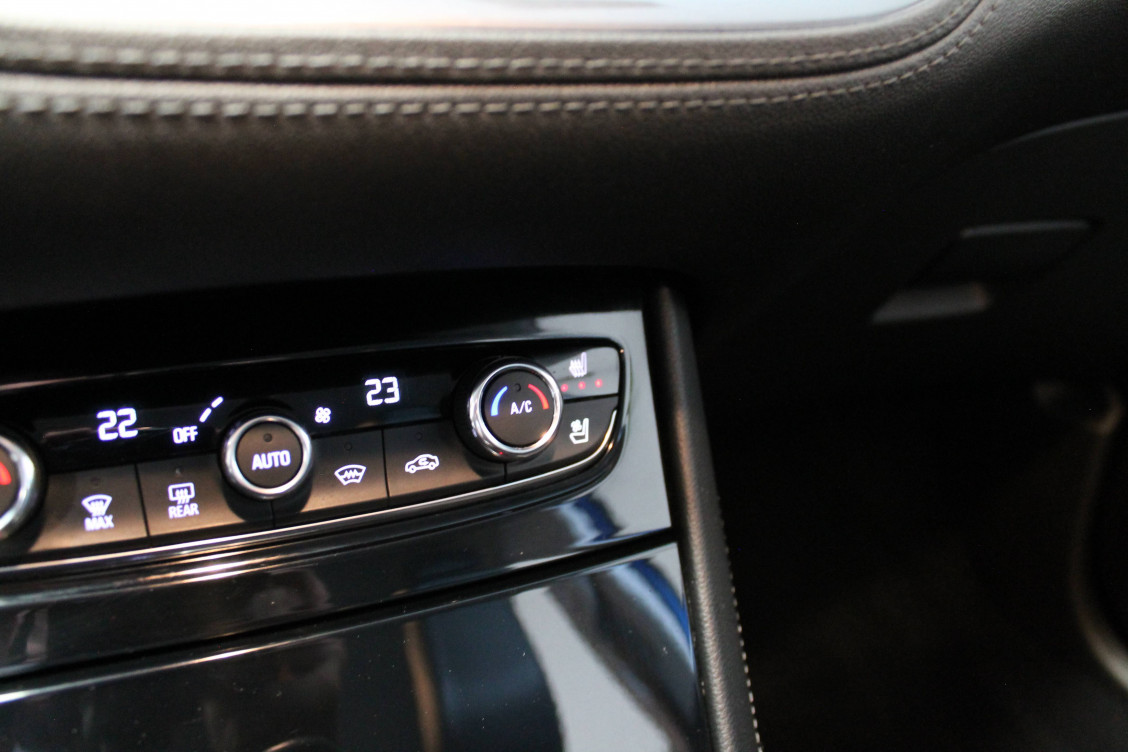 Acheter Opel Grandland X Grandland X 2.0 Diesel 177 ch BVA8 Ultimate 5p occasion dans les concessions du Groupe Faurie