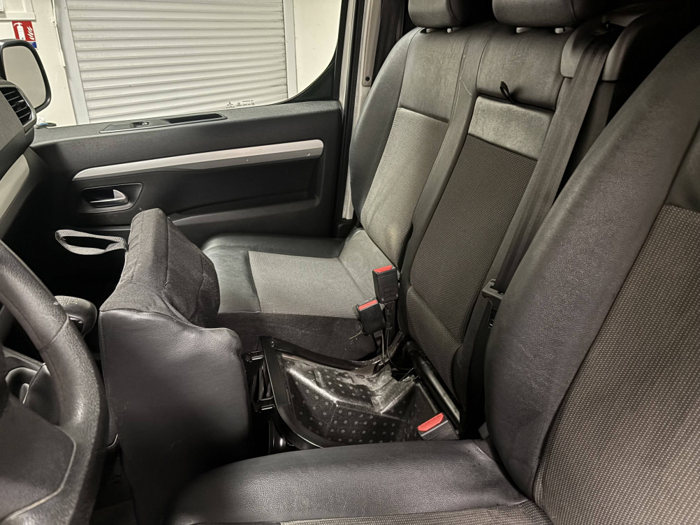 Acheter Opel Vivaro Fourgon VIVARO FGN L2 2.0 DIESEL 120 CH PTAC AUGMENTE PACK CLIM 4p occasion dans les concessions du Groupe Faurie