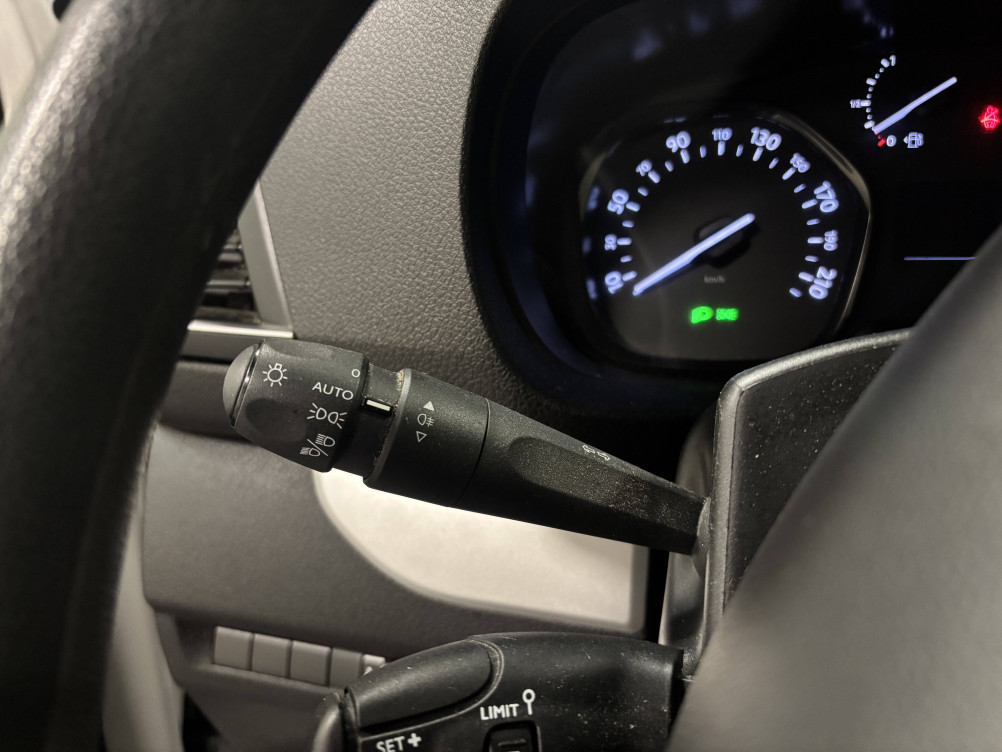 Acheter Opel Vivaro Fourgon VIVARO FGN L2 2.0 DIESEL 120 CH PTAC AUGMENTE PACK CLIM 4p occasion dans les concessions du Groupe Faurie