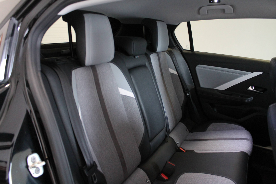 Acheter Opel Astra Astra Hybrid 180 ch BVA8 Elegance Business 5p occasion dans les concessions du Groupe Faurie