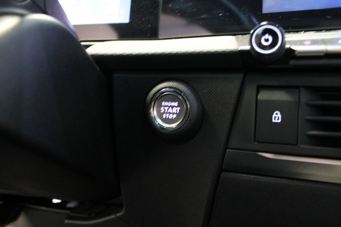 Acheter Opel Astra Astra Hybrid 180 ch BVA8 Elegance Business 5p occasion dans les concessions du Groupe Faurie