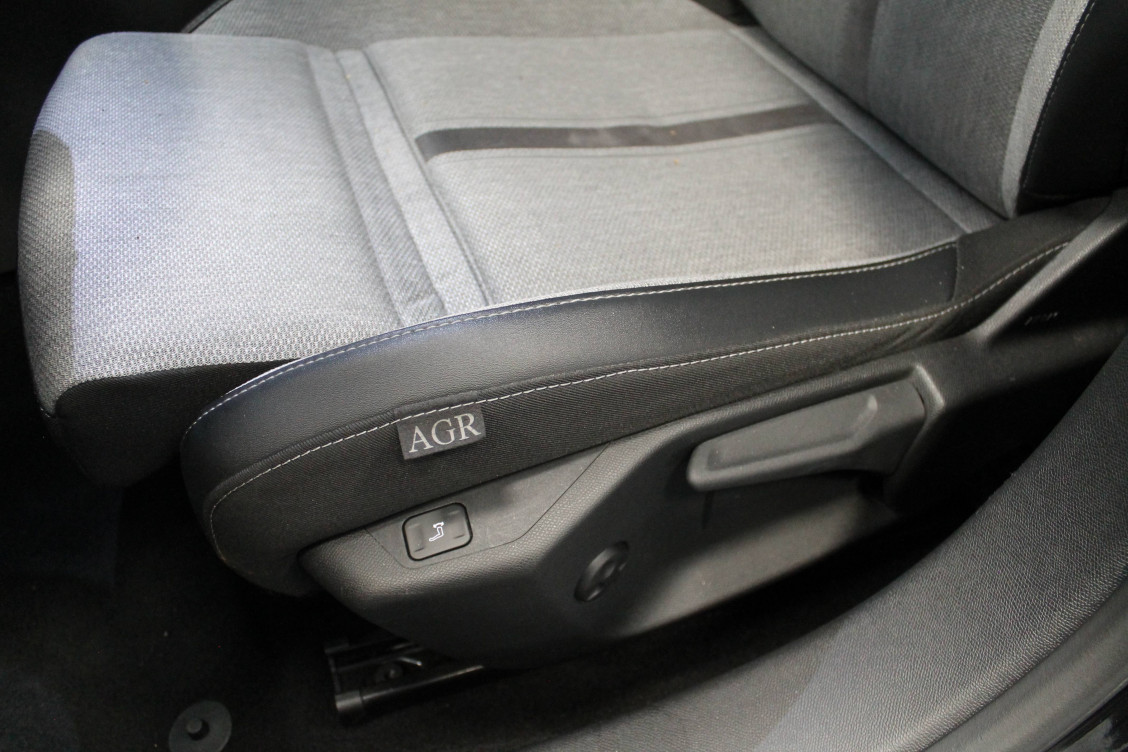 Acheter Opel Astra Astra Hybrid 180 ch BVA8 Elegance Business 5p occasion dans les concessions du Groupe Faurie