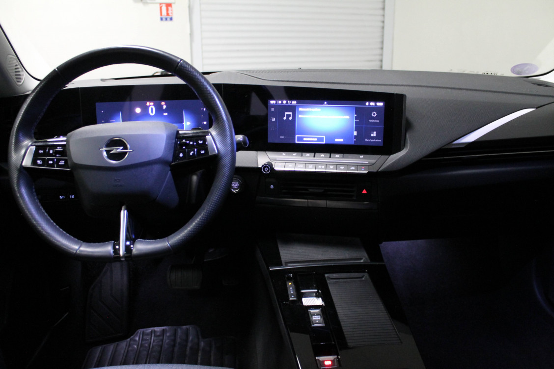 Acheter Opel Astra Astra Hybrid 180 ch BVA8 Elegance Business 5p occasion dans les concessions du Groupe Faurie