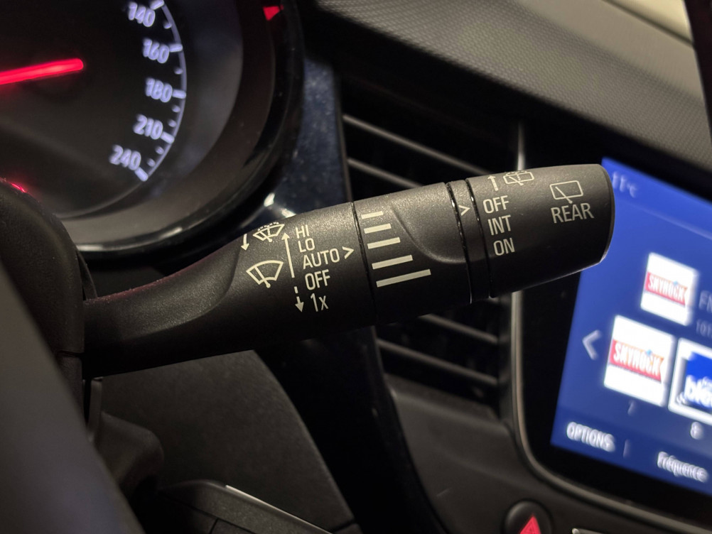 Acheter Opel Crossland X Crossland X 1.2 Turbo 110 ch Design 120 ans 5p occasion dans les concessions du Groupe Faurie