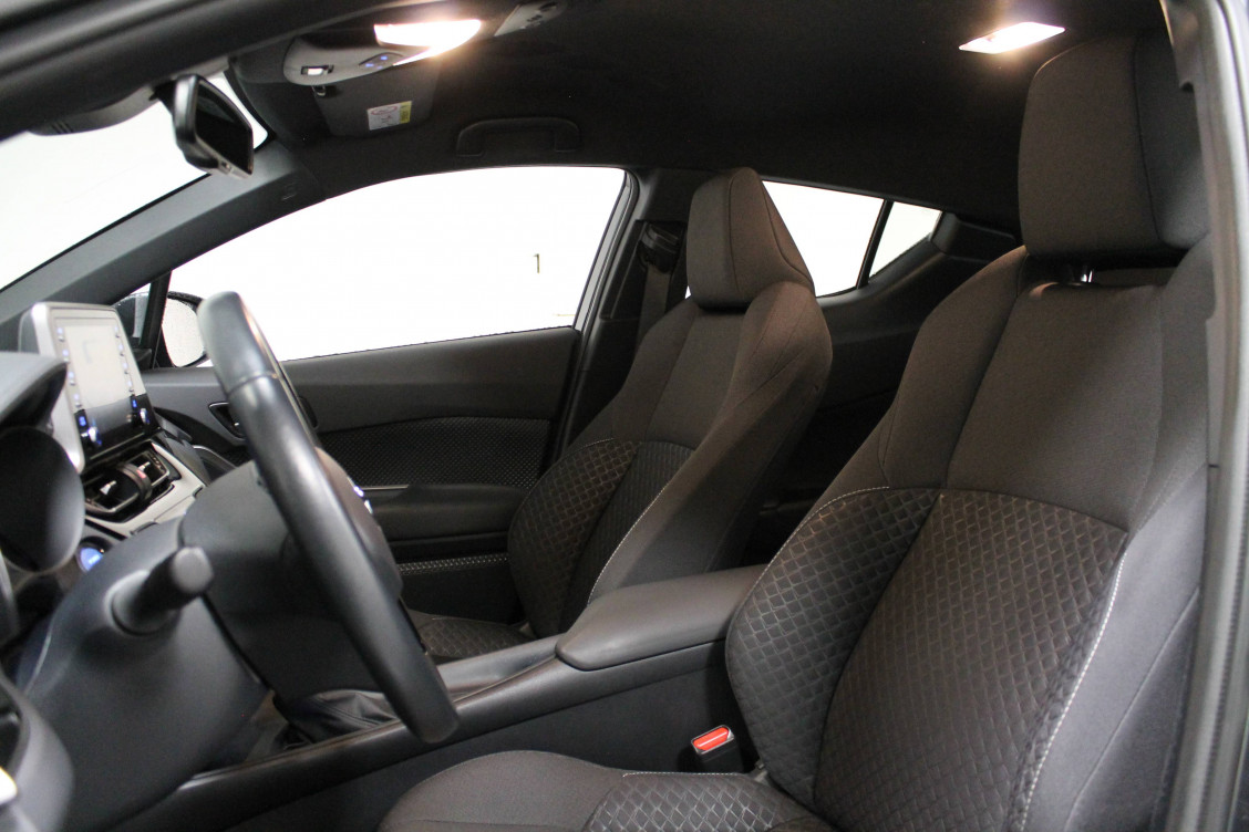 Acheter Toyota C-HR C-HR Hybride 1.8L Dynamic Business + Programme Beyond Zero Academy 5p occasion dans les concessions du Groupe Faurie