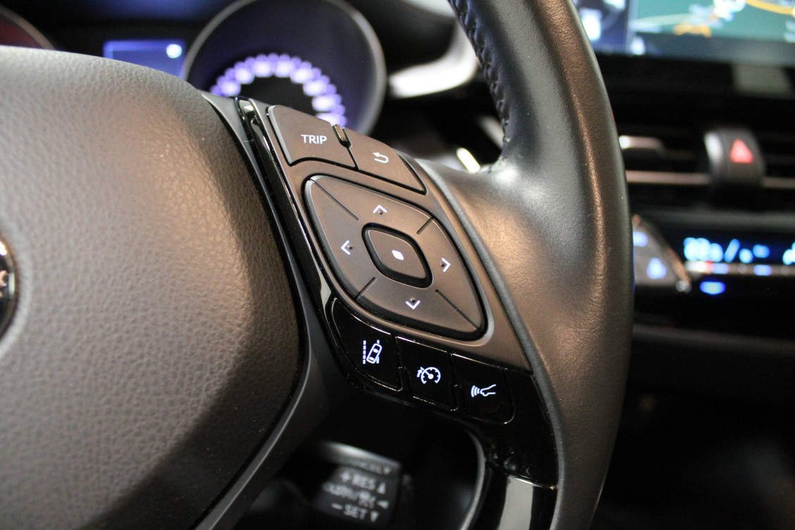 Acheter Toyota C-HR C-HR Hybride 1.8L Dynamic Business + Programme Beyond Zero Academy 5p occasion dans les concessions du Groupe Faurie