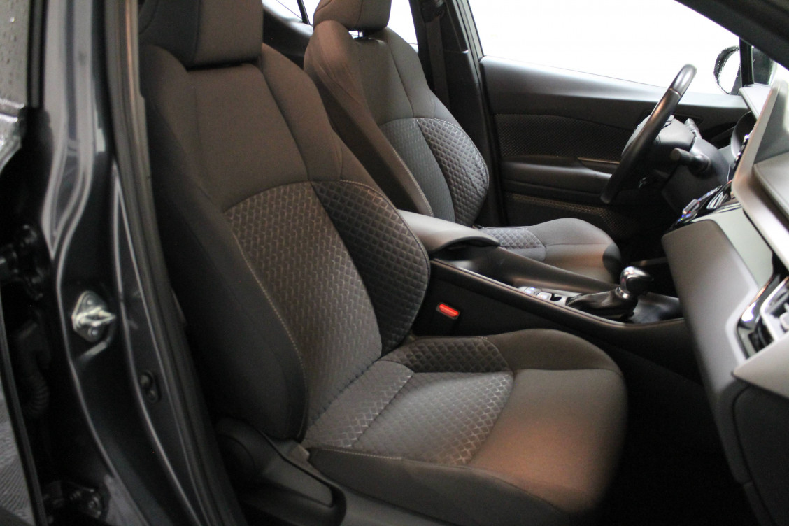 Acheter Toyota C-HR C-HR Hybride 1.8L Dynamic Business + Programme Beyond Zero Academy 5p occasion dans les concessions du Groupe Faurie