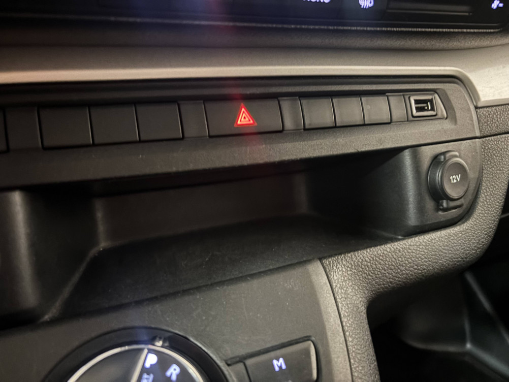 Acheter Opel Vivaro Fourgon VIVARO CA FIXE L3 2.0 DIESEL 180 CH PTAC AUGMENTE BVA8 PACK BUSINESS 4p occasion dans les concessions du Groupe Faurie