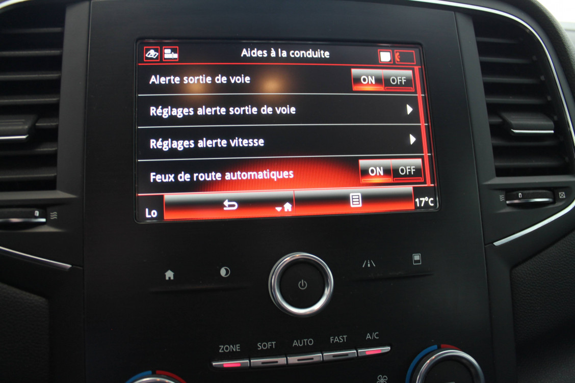 Acheter Renault Megane 4 Mégane IV Berline Blue dCi 115 Business 5p occasion dans les concessions du Groupe Faurie