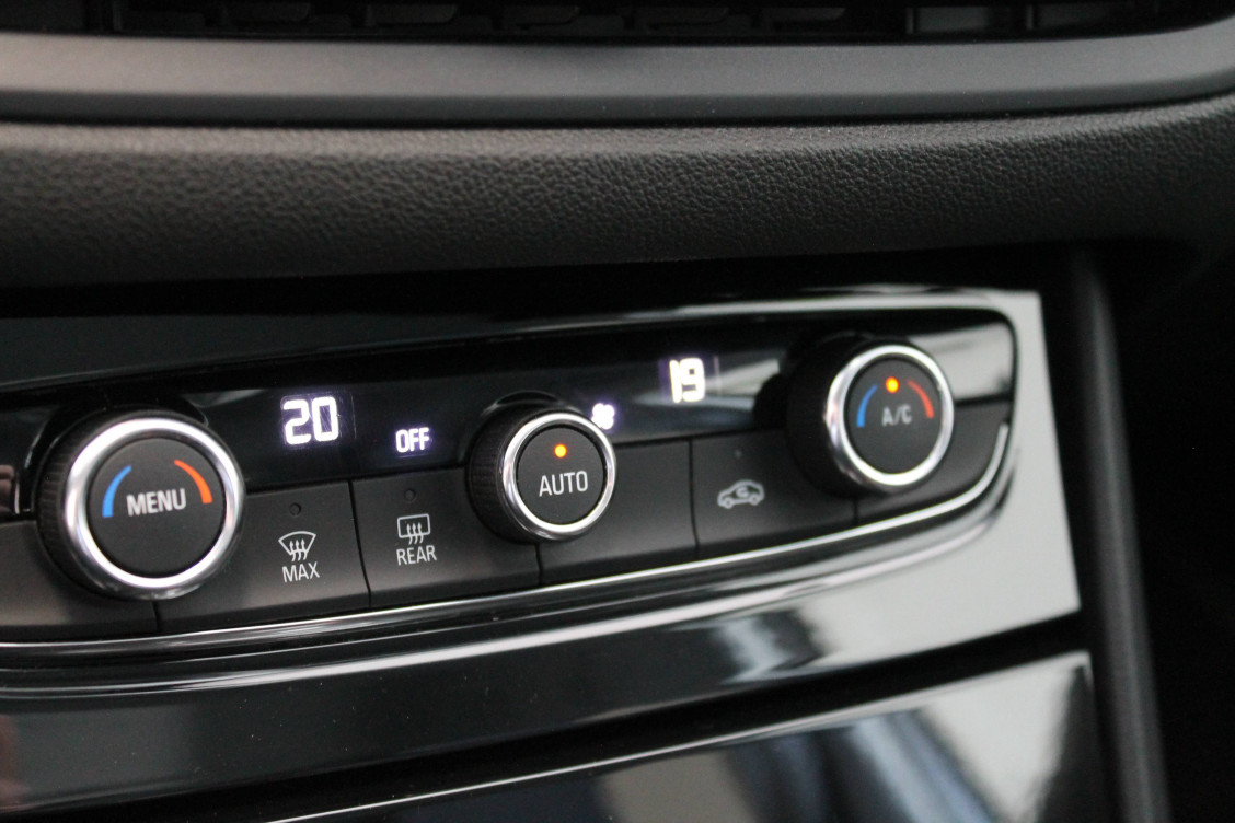 Acheter Opel Grandland Grandland Hybrid 225 ch BVA8 Elegance Business 5p occasion dans les concessions du Groupe Faurie