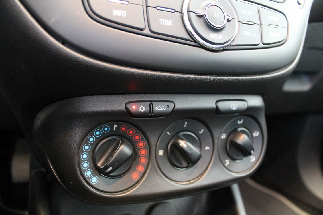 Acheter Opel Corsa E Corsa 1.4 90 ch Enjoy 5p occasion dans les concessions du Groupe Faurie