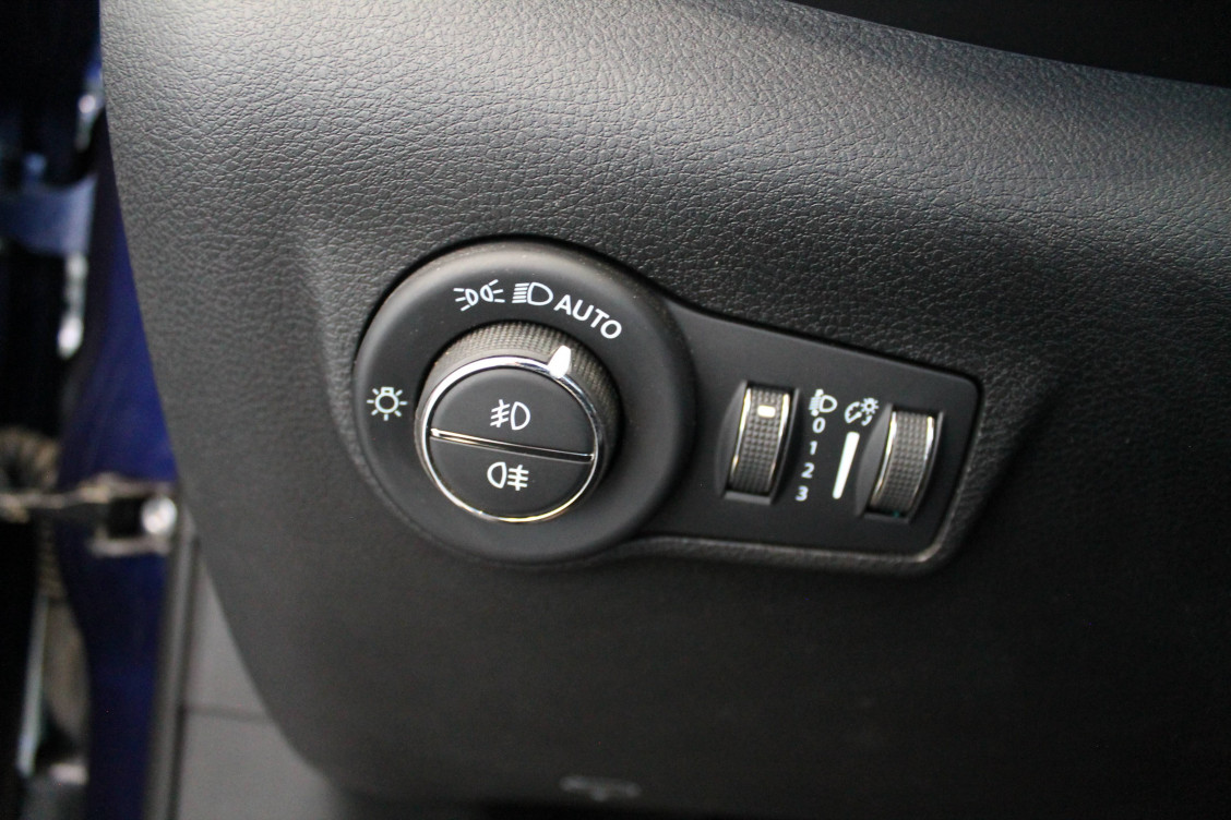 Acheter Jeep Compass Compass 1.6 I MultiJet II 130 ch BVM6 S 5p occasion dans les concessions du Groupe Faurie