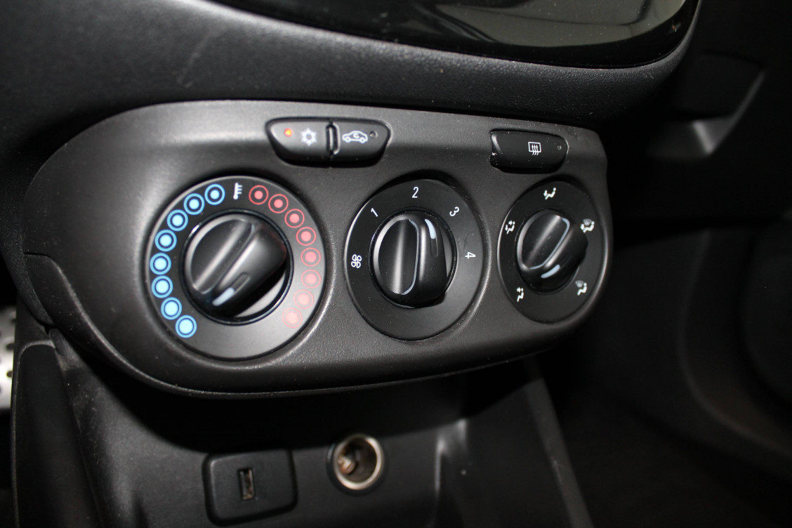 Acheter Opel Corsa E Corsa 1.4 90 ch Color Edition 3p occasion dans les concessions du Groupe Faurie