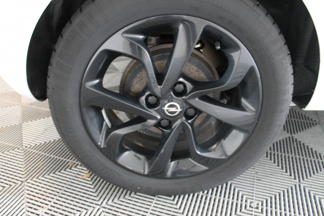 Acheter Opel Corsa E Corsa 1.4 90 ch Color Edition 3p occasion dans les concessions du Groupe Faurie