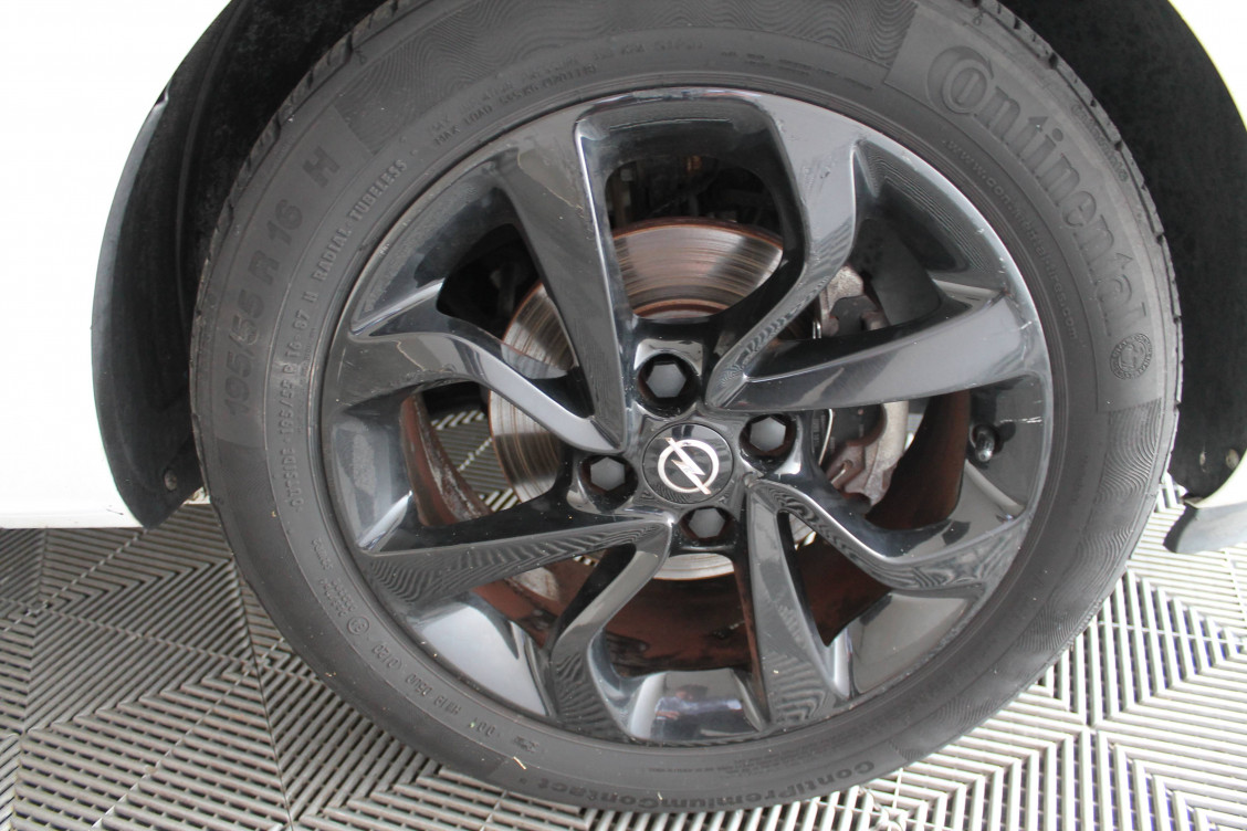Acheter Opel Corsa E Corsa 1.4 90 ch Color Edition 3p occasion dans les concessions du Groupe Faurie
