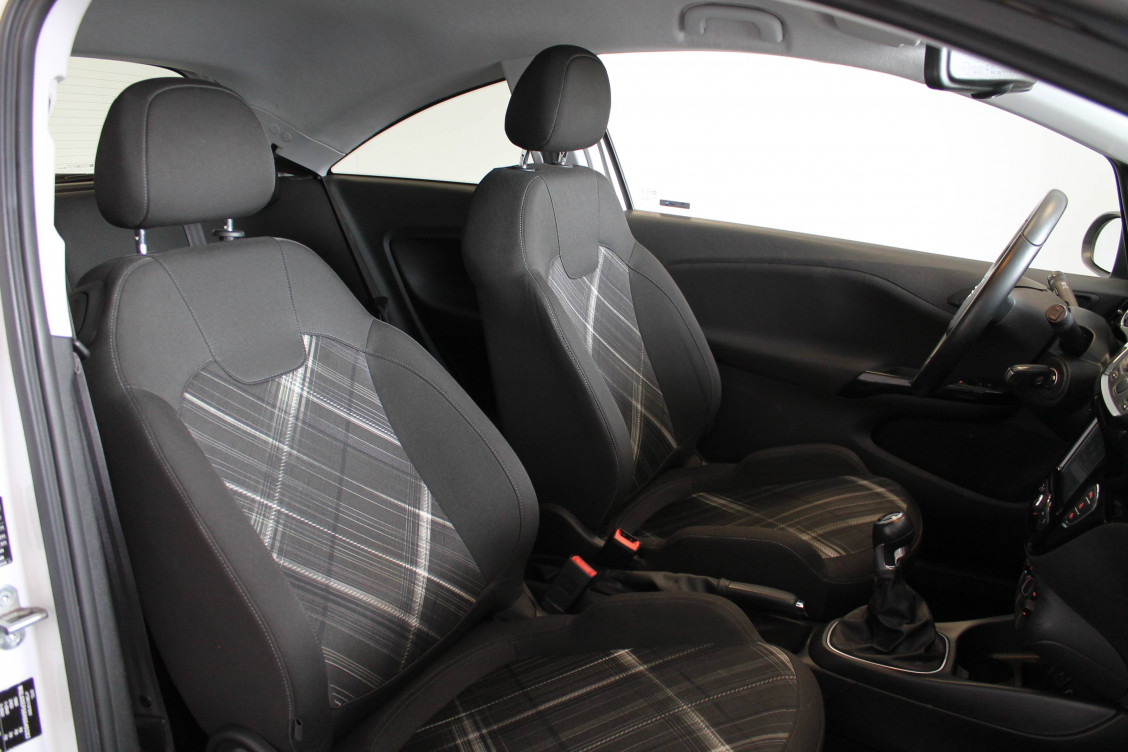 Acheter Opel Corsa E Corsa 1.4 90 ch Color Edition 3p occasion dans les concessions du Groupe Faurie