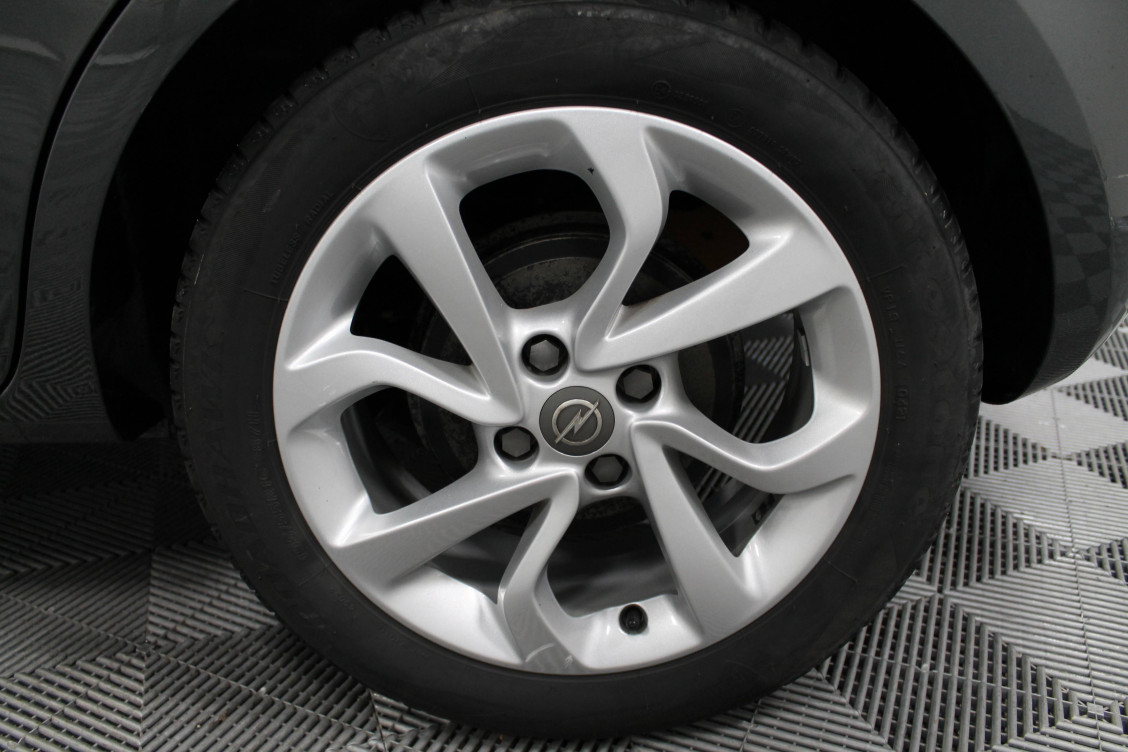 Acheter Opel Corsa E Corsa 1.4 90 ch Excite 5p occasion dans les concessions du Groupe Faurie