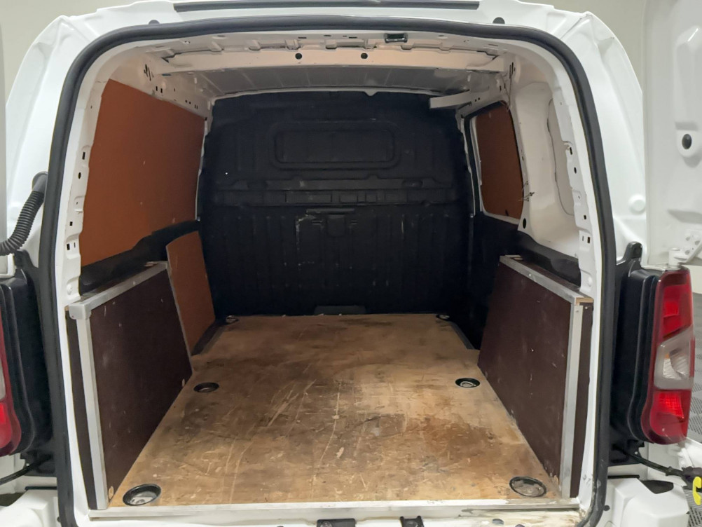 Acheter Opel Combo COMBO CARGO 1.5 130 CH S/S L1H1 AUGMENTE BVA8 PACK CLIM 4p occasion dans les concessions du Groupe Faurie