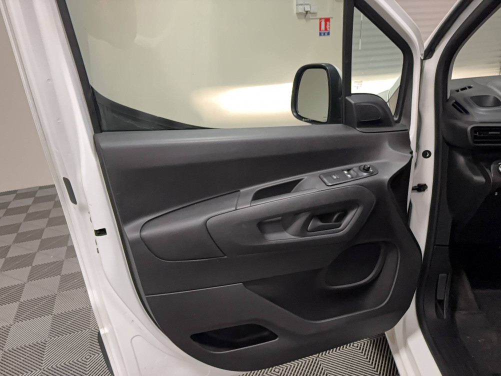 Acheter Opel Combo COMBO CARGO 1.5 130 CH S/S L1H1 AUGMENTE BVA8 PACK CLIM 4p occasion dans les concessions du Groupe Faurie