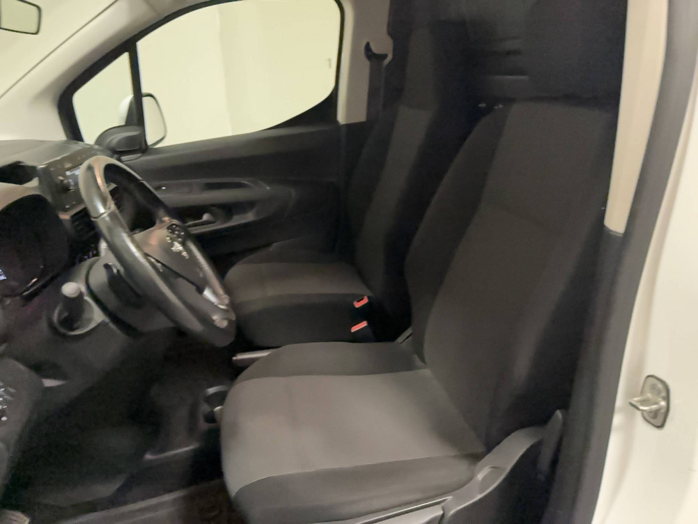 Acheter Opel Combo COMBO CARGO 1.5 130 CH S/S L1H1 AUGMENTE BVA8 PACK CLIM 4p occasion dans les concessions du Groupe Faurie
