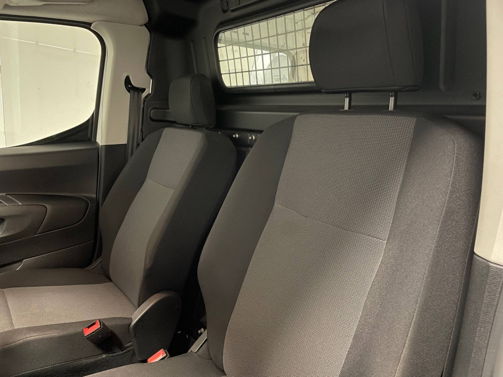 Acheter Opel Combo COMBO CARGO 1.5 130 CH S/S L1H1 STANDARD PACK CLIM 4p occasion dans les concessions du Groupe Faurie