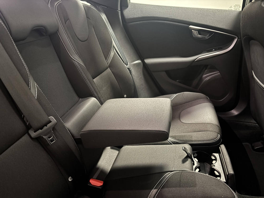 Acheter Volvo V40 V40 D3 150 Geartronic 6 Momentum Business 5p occasion dans les concessions du Groupe Faurie
