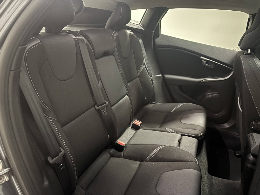 Acheter Volvo V40 V40 D3 150 Geartronic 6 Momentum Business 5p occasion dans les concessions du Groupe Faurie