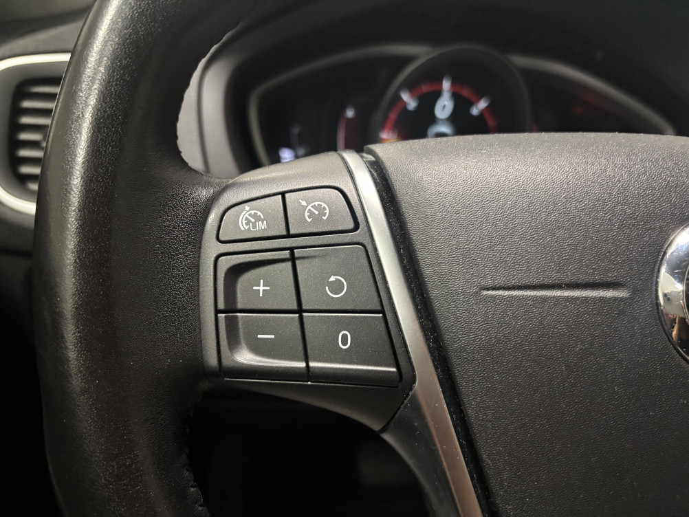 Acheter Volvo V40 V40 D3 150 Geartronic 6 Momentum Business 5p occasion dans les concessions du Groupe Faurie