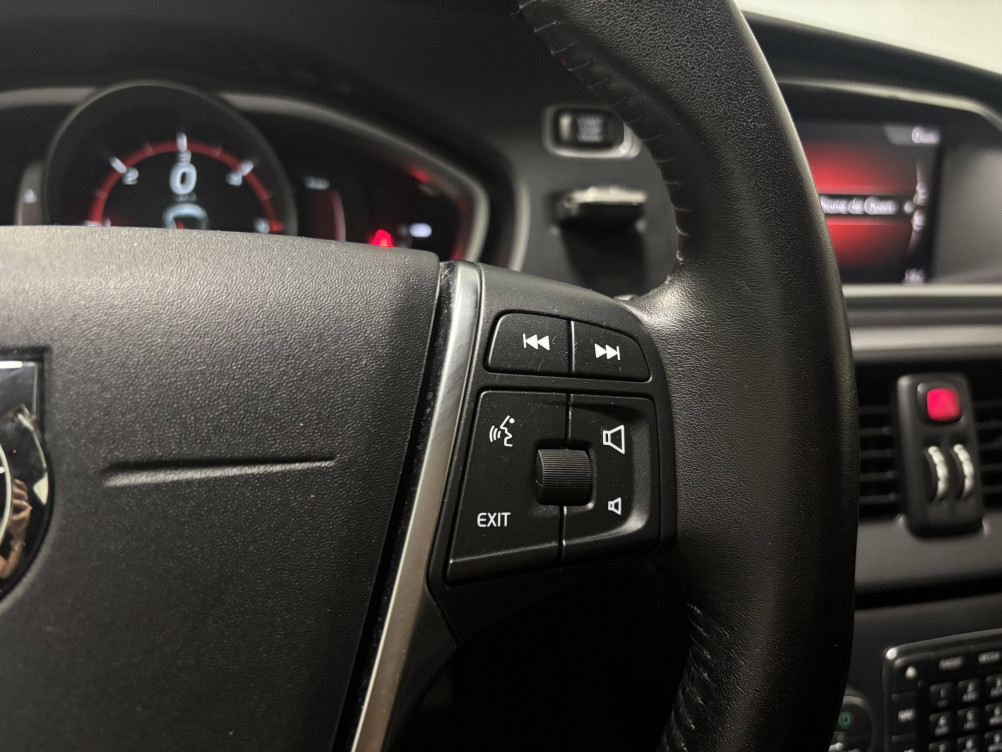 Acheter Volvo V40 V40 D3 150 Geartronic 6 Momentum Business 5p occasion dans les concessions du Groupe Faurie