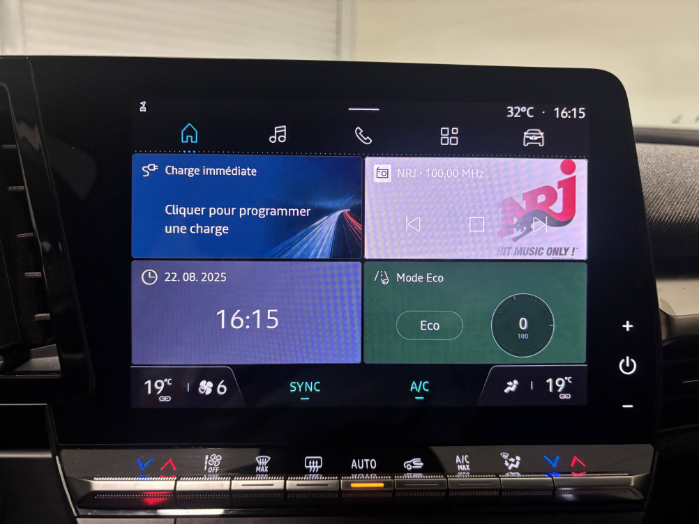 Acheter Renault Megane E-Tech Megane E-Tech EV40 130ch standard charge Equilibre 5p occasion dans les concessions du Groupe Faurie