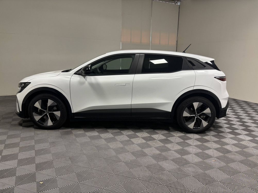 Acheter Renault Megane E-Tech Megane E-Tech EV40 130ch standard charge Equilibre 5p occasion dans les concessions du Groupe Faurie