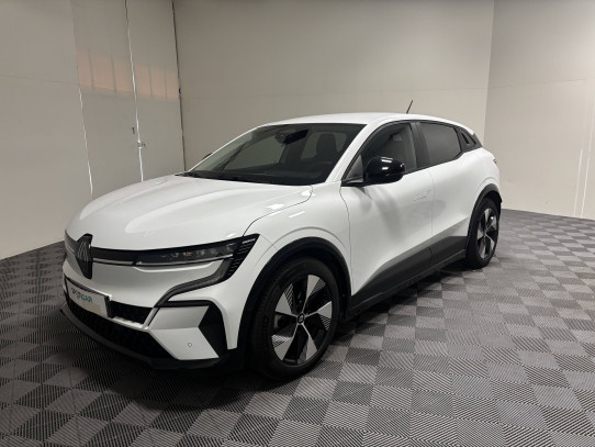 Acheter Renault Megane E-Tech Megane E-Tech EV40 130ch standard charge Equilibre 5p occasion dans les concessions du Groupe Faurie