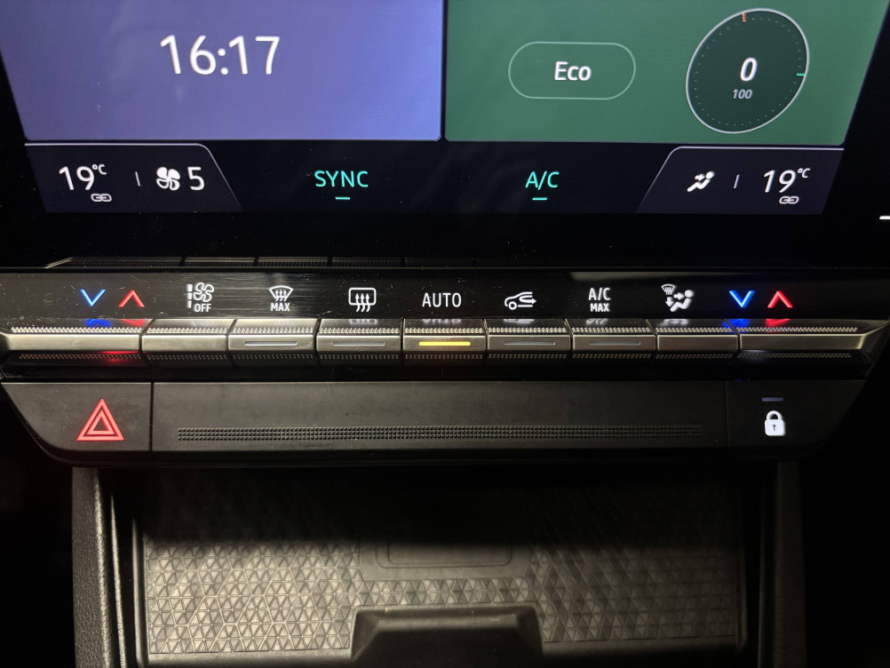 Acheter Renault Megane E-Tech Megane E-Tech EV40 130ch standard charge Equilibre 5p occasion dans les concessions du Groupe Faurie