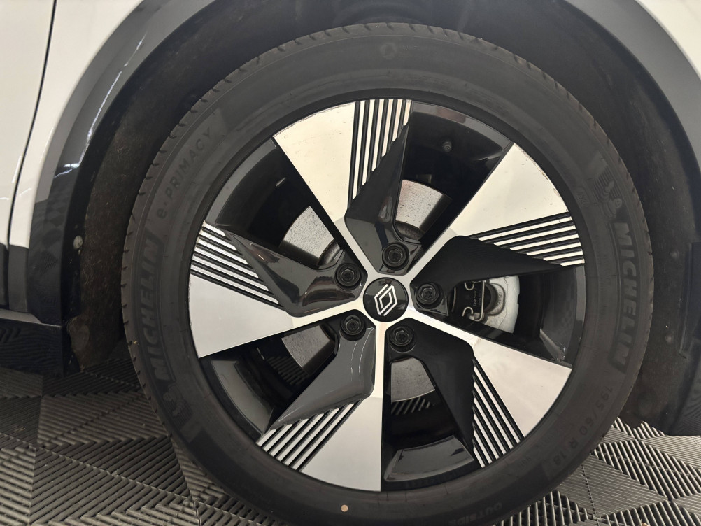 Acheter Renault Megane E-Tech Megane E-Tech EV40 130ch standard charge Equilibre 5p occasion dans les concessions du Groupe Faurie