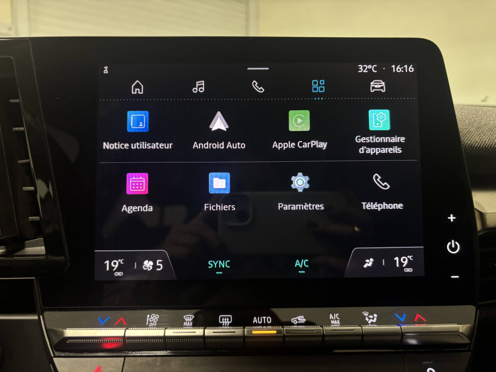 Acheter Renault Megane E-Tech Megane E-Tech EV40 130ch standard charge Equilibre 5p occasion dans les concessions du Groupe Faurie