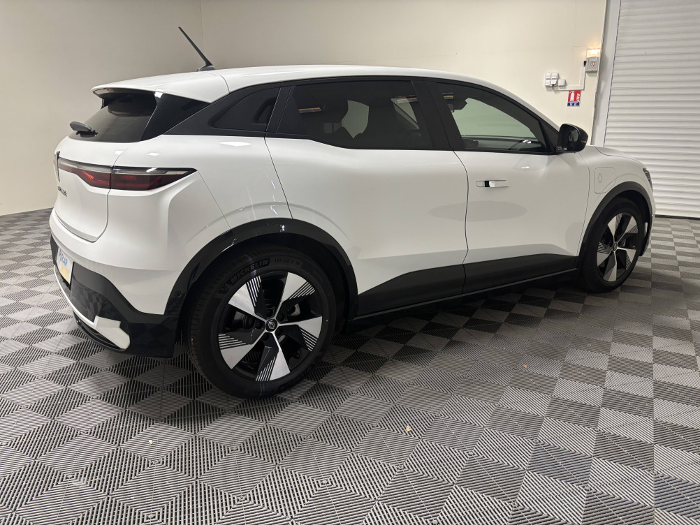 Acheter Renault Megane E-Tech Megane E-Tech EV40 130ch standard charge Equilibre 5p occasion dans les concessions du Groupe Faurie