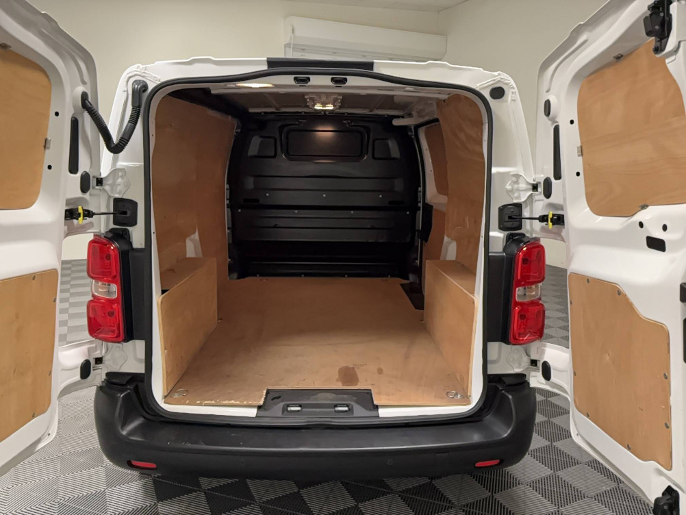 Acheter Opel Vivaro Fourgon VIVARO FGN L2 1.5 DIESEL 120 CH PACK BUSINESS 4p occasion dans les concessions du Groupe Faurie