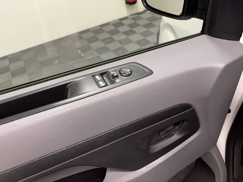 Acheter Opel Vivaro Fourgon VIVARO FGN L2 1.5 DIESEL 120 CH PACK BUSINESS 4p occasion dans les concessions du Groupe Faurie