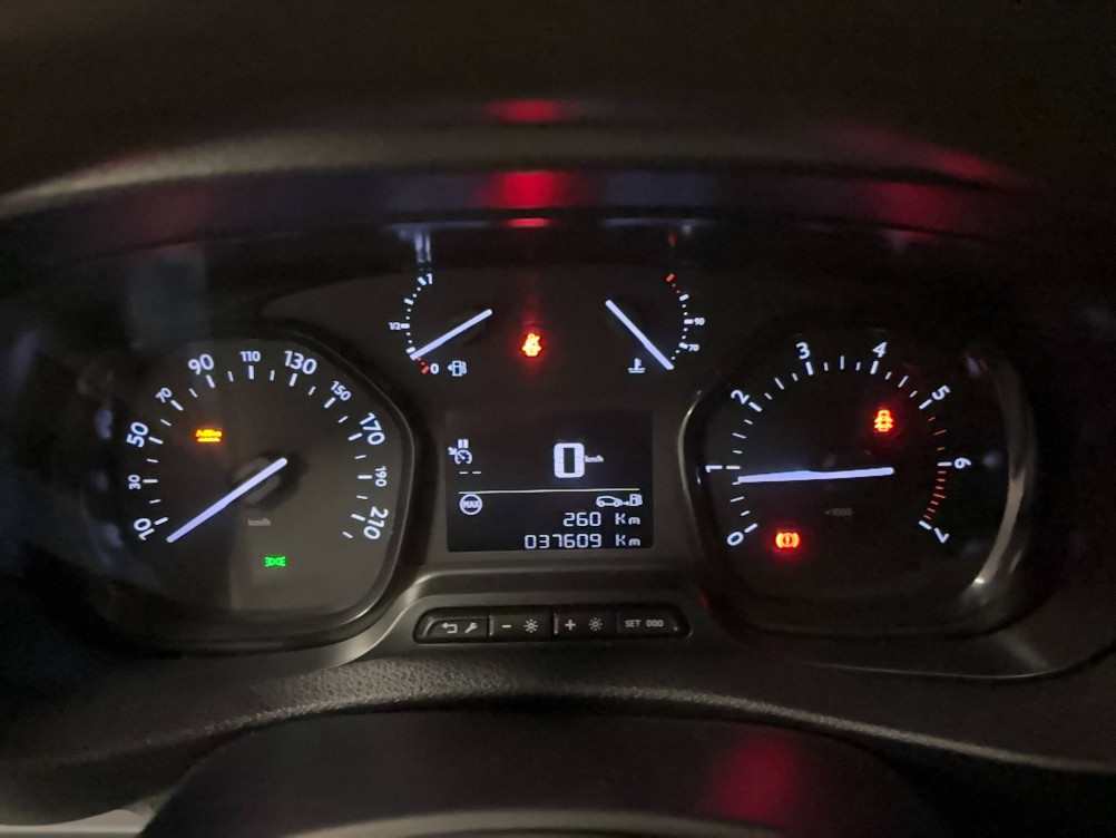 Acheter Opel Vivaro Fourgon VIVARO FGN L2 1.5 DIESEL 120 CH PACK BUSINESS 4p occasion dans les concessions du Groupe Faurie