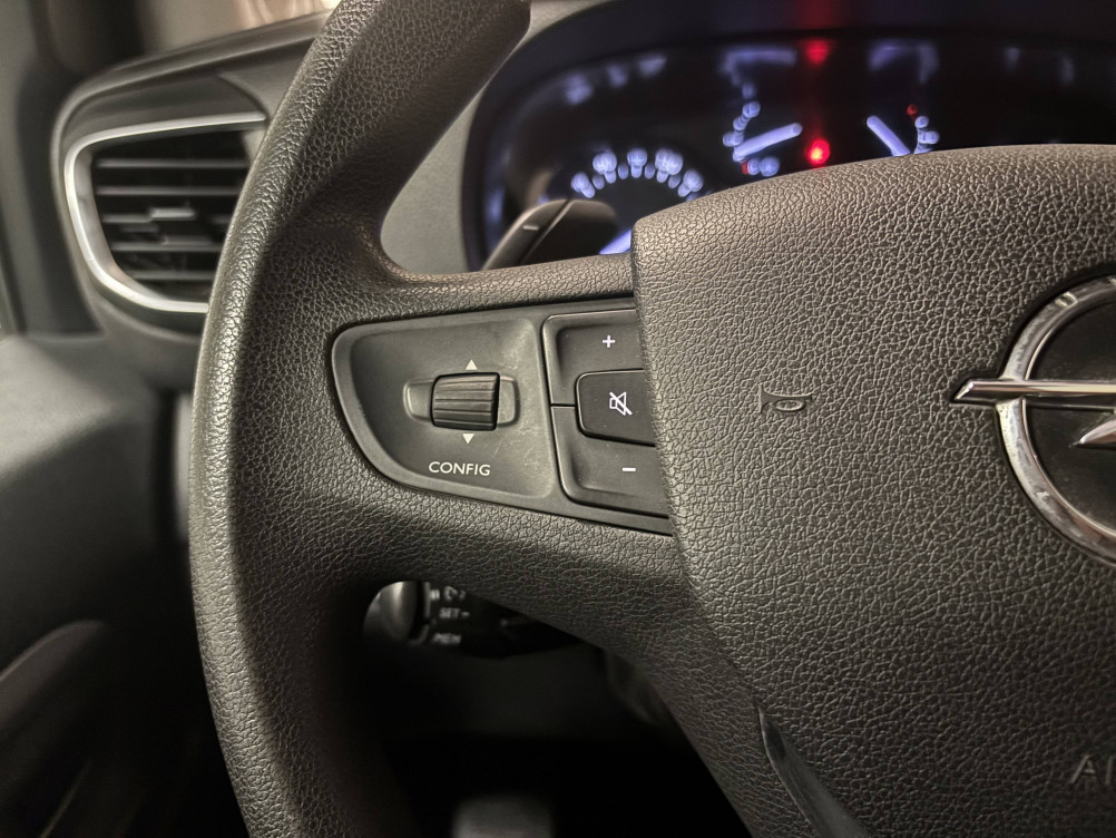 Acheter Opel Vivaro Fourgon VIVARO CA FIXE L3 2.0 DIESEL 180 CH PTAC AUGMENTE BVA8 PACK BUSINESS 4p occasion dans les concessions du Groupe Faurie