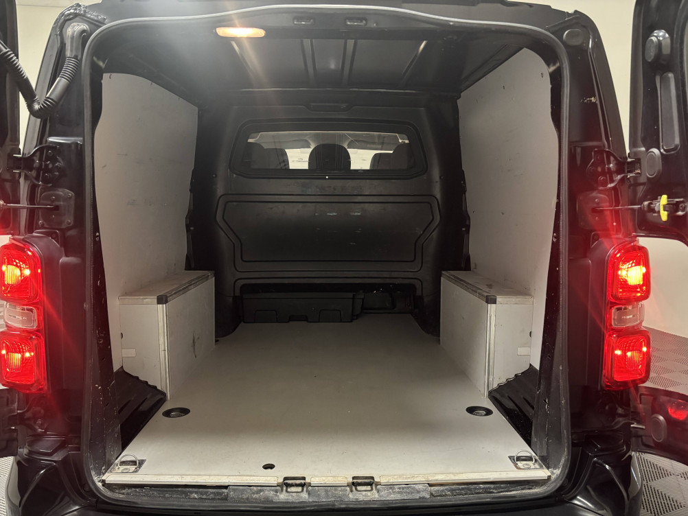 Acheter Opel Vivaro Fourgon VIVARO CA FIXE L3 2.0 DIESEL 180 CH PTAC AUGMENTE BVA8 PACK BUSINESS 4p occasion dans les concessions du Groupe Faurie