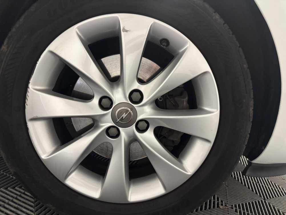 Acheter Opel Corsa E Corsa 1.4 Turbo 100 ch Excite 5p occasion dans les concessions du Groupe Faurie