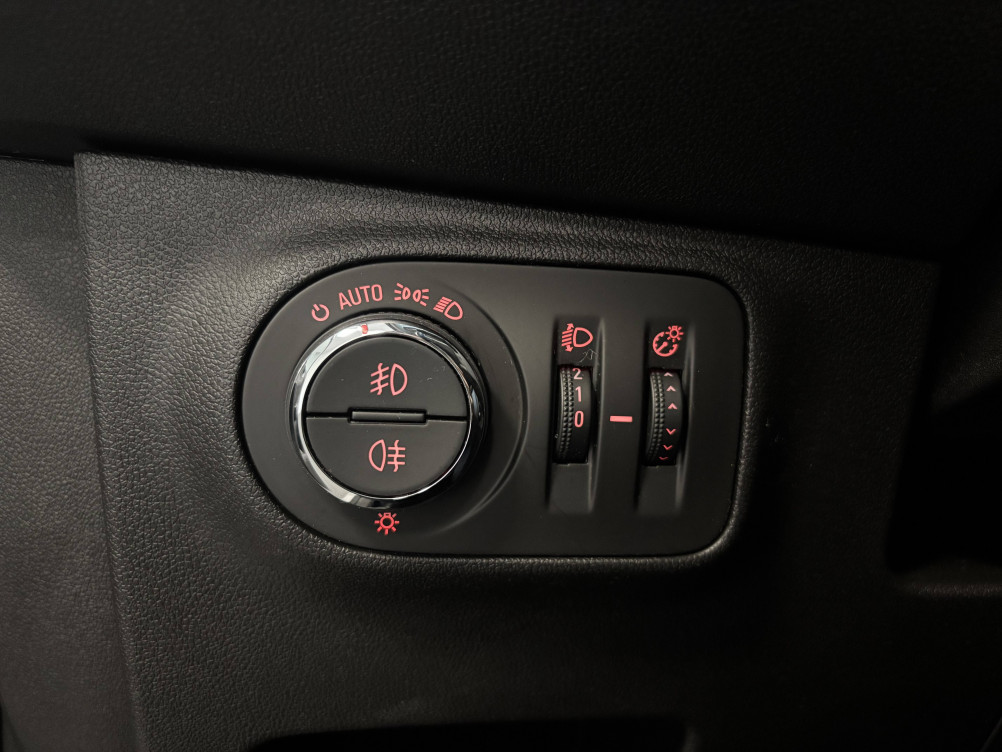 Acheter Opel Corsa E Corsa 1.4 Turbo 100 ch Excite 5p occasion dans les concessions du Groupe Faurie