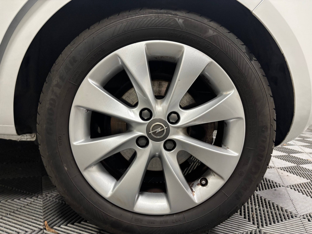 Acheter Opel Corsa E Corsa 1.4 Turbo 100 ch Excite 5p occasion dans les concessions du Groupe Faurie