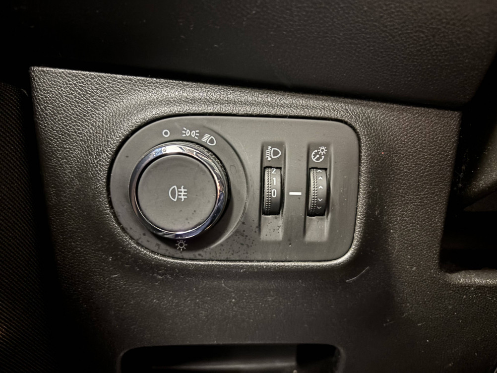 Acheter Opel Corsa Corsa 1.4 75 ch Enjoy 3p occasion dans les concessions du Groupe Faurie