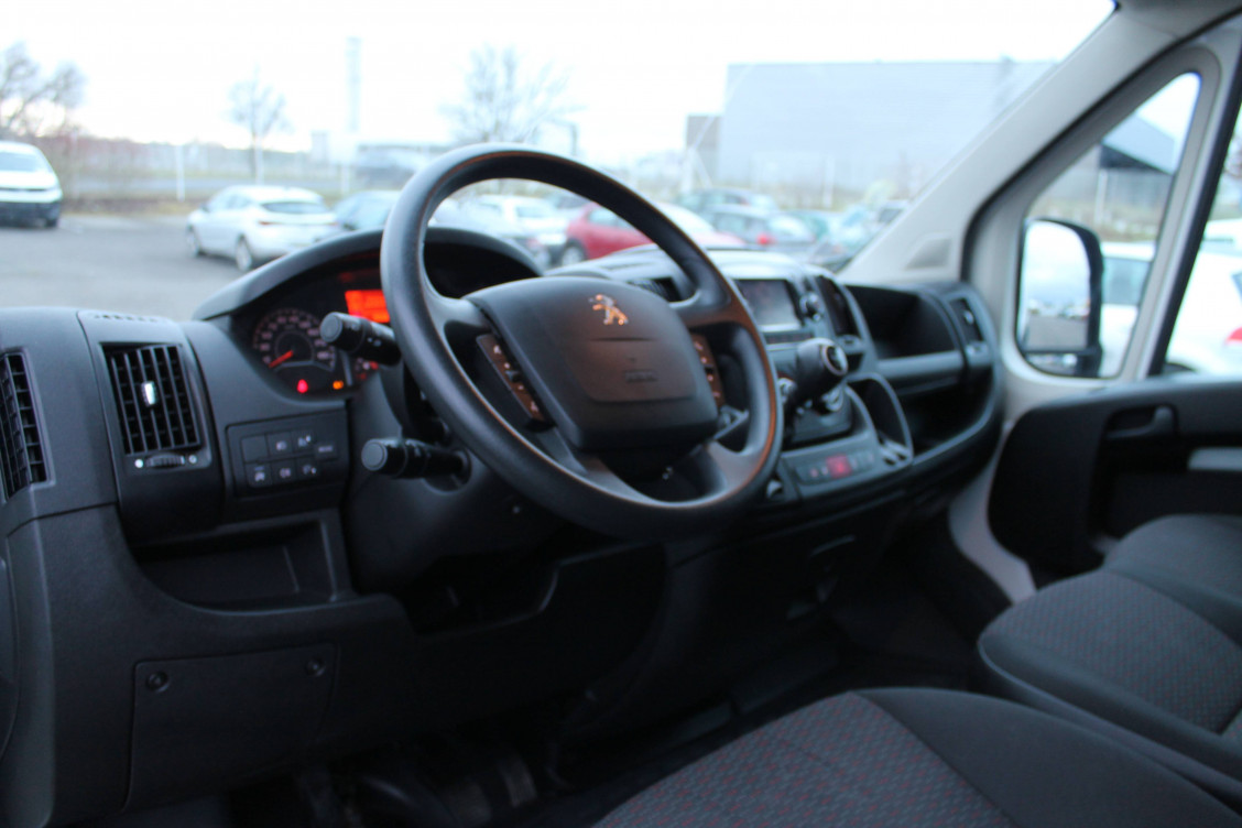 Acheter Peugeot Boxer BOXER TOLE 333 L2H2 BLUEHDI 140 S&S ASPHALT 4p occasion dans les concessions du Groupe Faurie