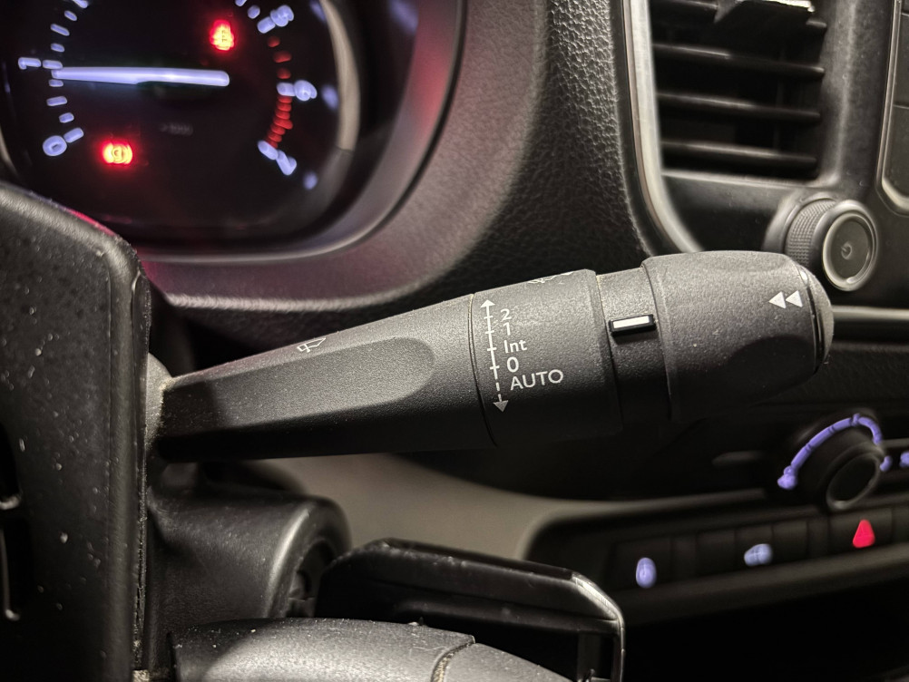 Acheter Opel Vivaro Fourgon VIVARO FGN L2 2.0 DIESEL 120 CH PTAC AUGMENTE PACK CLIM 4p occasion dans les concessions du Groupe Faurie