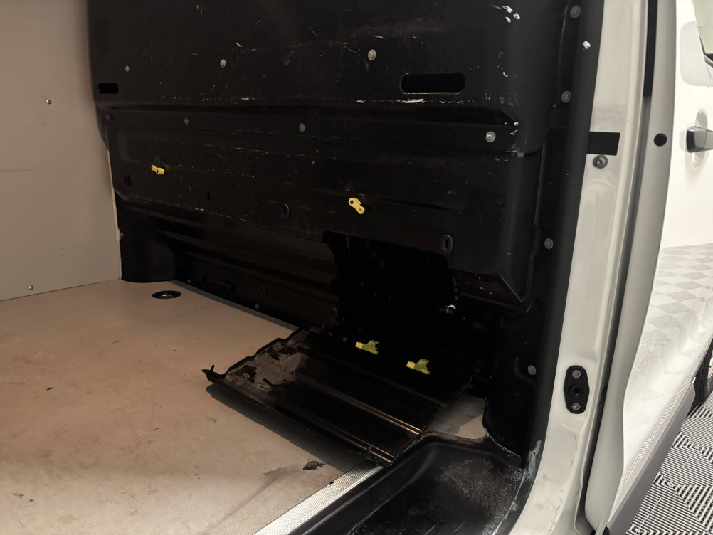 Acheter Opel Vivaro Fourgon VIVARO FGN L2 2.0 DIESEL 120 CH PTAC AUGMENTE PACK CLIM 4p occasion dans les concessions du Groupe Faurie