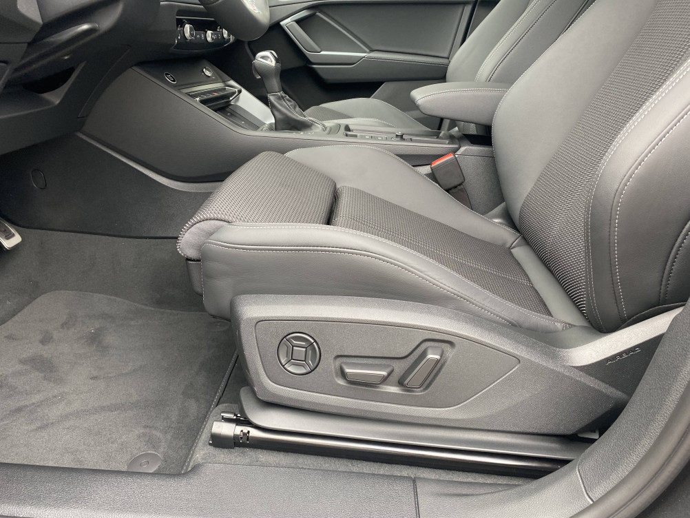 Acheter Audi Q3 Q3 35 TFSI 150 ch S tronic 7 S line 5p neuf dans les concessions du Groupe Faurie