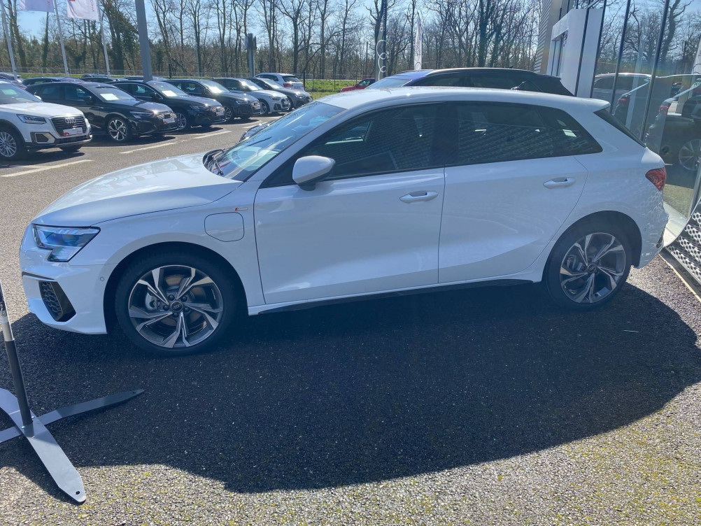 Acheter Audi A3 A3 Sportback 40 TFSIe 204 S tronic 6 S Line 5p neuf dans les concessions du Groupe Faurie
